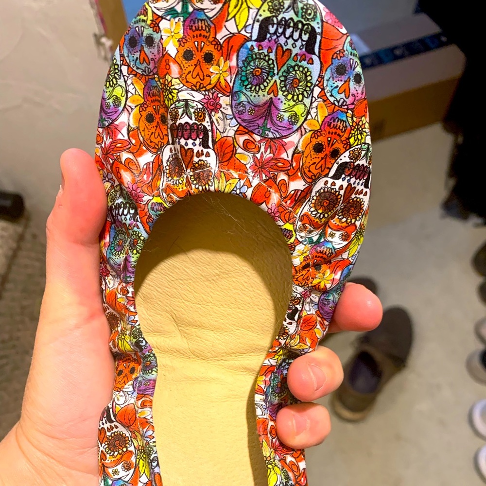 Storehouse flat sugar skulls flats